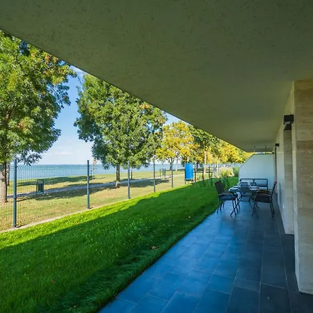Διαμέρισμα Myflat Sunset Beach66 Premium *